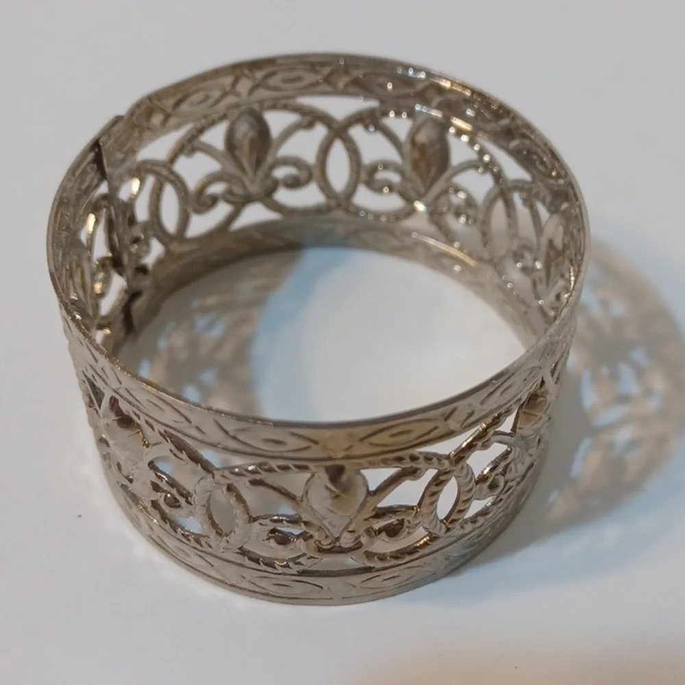 Vintage Kemp and Beatley Fleur Delis Filigree Napkin Ring Set of 6 L@@K!